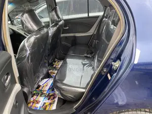Toyota Yaris Base Sedan 4dr 2010 Blue