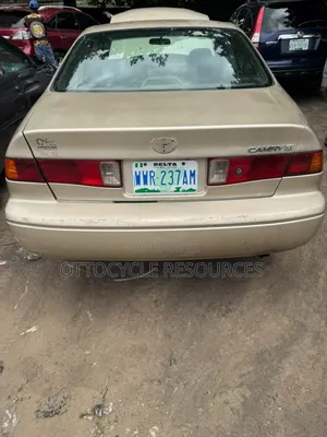 Toyota Camry 2000 Gold