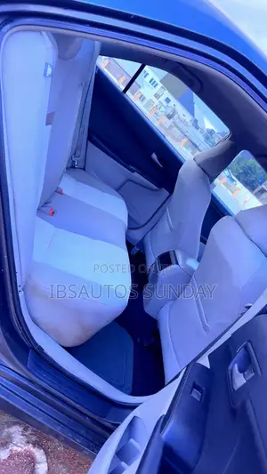 Toyota Camry LE 4dr Sedan (2.5L 4cyl 6A) 2012 Gray