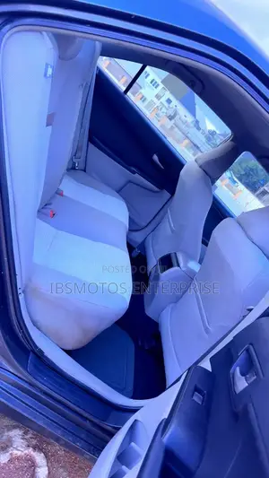 Toyota Camry LE 4dr Sedan (2.5L 4cyl 6A) 2012 Gray