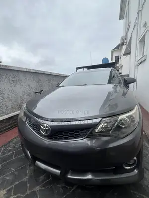 Toyota Camry SE 4dr Sedan (2.5L 4cyl 6A) 2012 Gray