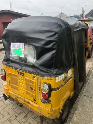 TVS HLX 125 2017 Yellow