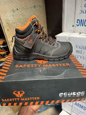 Hard Heel Safety Master Boot