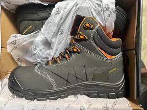 Hard Heel Safety Master Boot