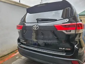 Toyota Highlander XLE 4x2 V6 (3.5L 6cyl 8A) 2018 Black