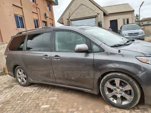 Toyota Sienna 2012 Gray