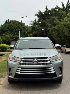 Toyota Highlander XLE 4x2 V6 (3.5L 6cyl 8A) 2018 Gray