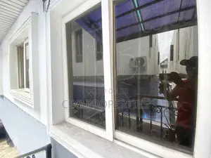 2bdrm Block of Flats in Jakande/Osapa - for rent