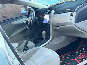 Toyota Corolla 2012 Silver
