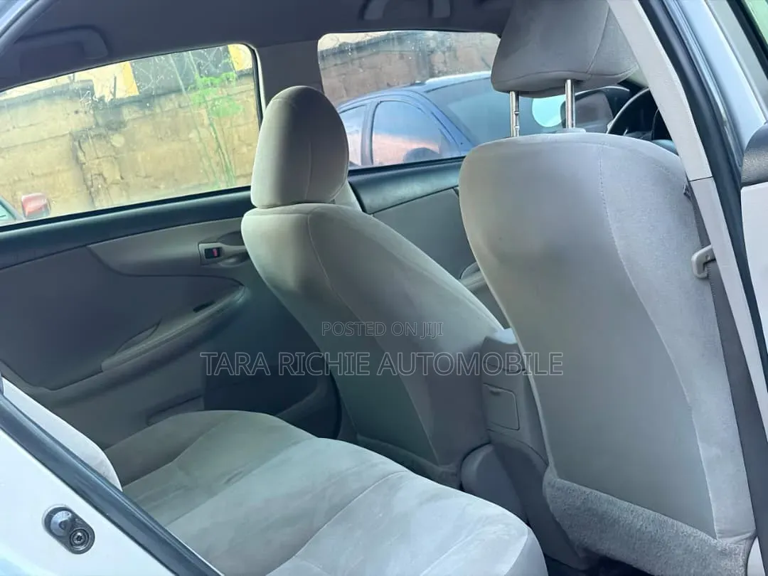 Toyota Corolla 2012 Silver