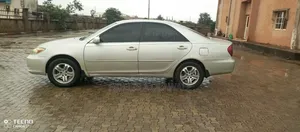 Toyota Camry LE 4dr Sedan (2.4L 4cyl 5M) 2004 Beige