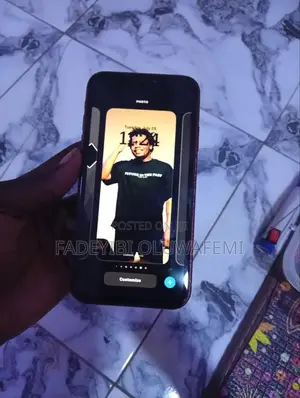Apple iPhone XR 64 GB Red
