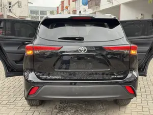 Toyota Highlander XLE AWD 2023 Black