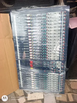 SOUNDCRAFT LX7 24 Channel Mixer