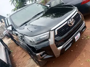 Toyota Hilux 2014 Black