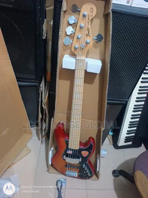 Fender 5 Strings Bass Guiter