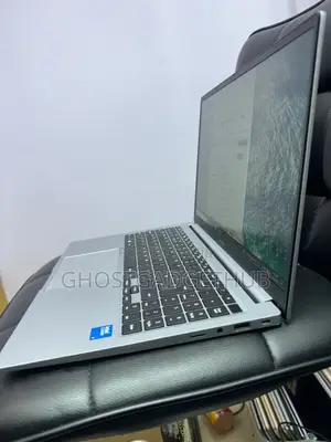 Laptop Samsung Galaxy Book4 8GB Intel Core 5 SSD 256GB
