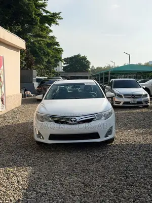 Toyota Camry LE 4dr Sedan w/Prod. End 11/13 (2.5L 4cyl 6A) 2014 White