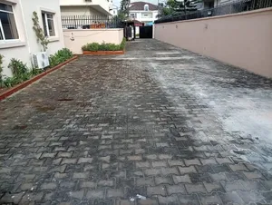 6bdrm Duplex in Parkview Estate for rent