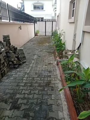 6bdrm Duplex in Parkview Estate for rent
