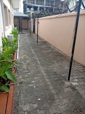 6bdrm Duplex in Parkview Estate for rent
