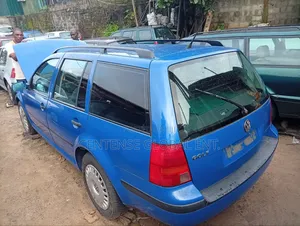 Volkswagen Golf 2000 Blue