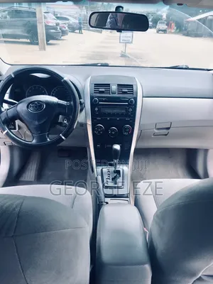 Toyota Corolla 2010 Silver