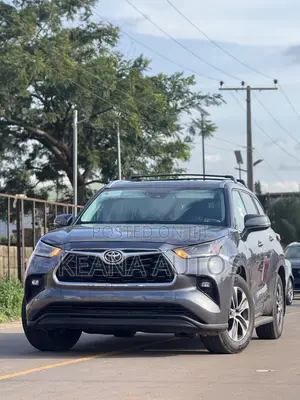 Toyota Highlander XLE 2022 Gray