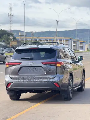 Toyota Highlander XLE 2022 Gray