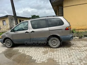 Toyota Sienna 1999 Gray