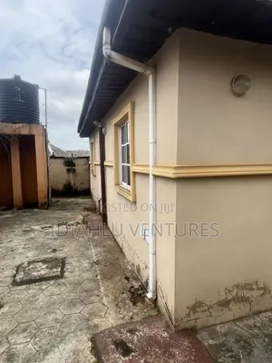 6bdrm Bungalow in Ado-Odo/Ota for sale
