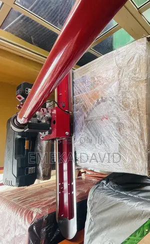 Electric Concrete Vibrating Screed Machine.