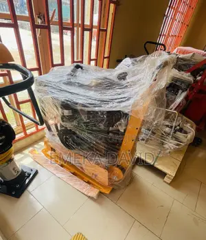 C220 Reservable Compactor With Diseal Engine.