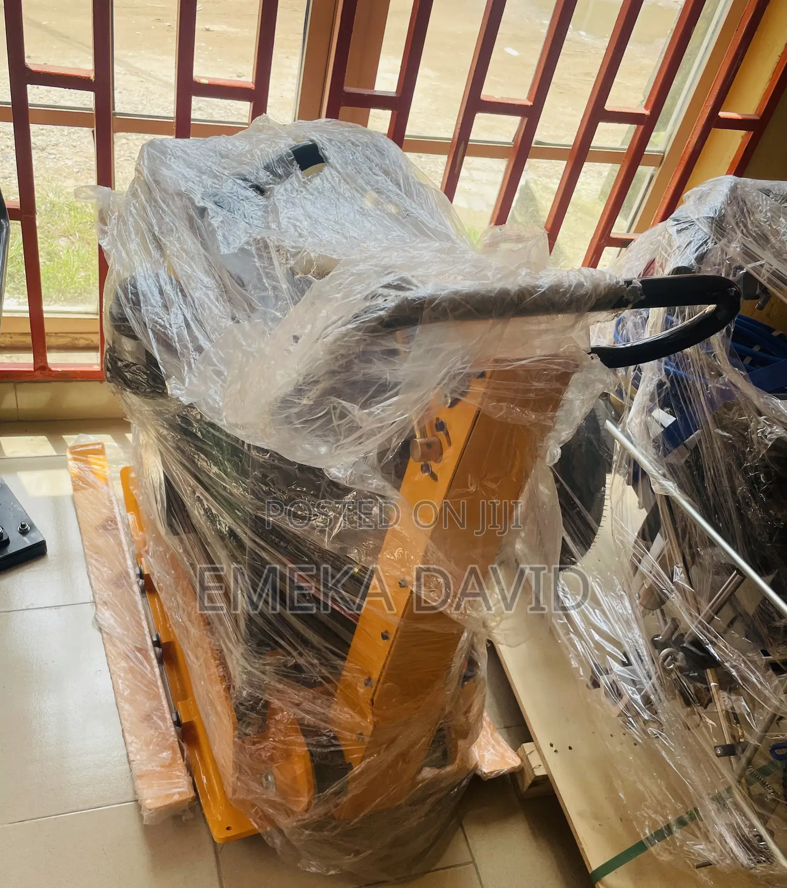 C220 Reservable Compactor With Diseal Engine.