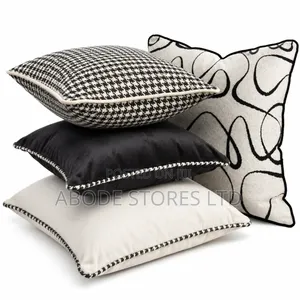 4 PCS Monochrome Throw Pillow Set