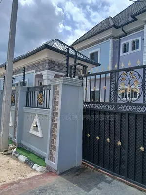 2bdrm Block of Flats in Otokutu, Warri for sale