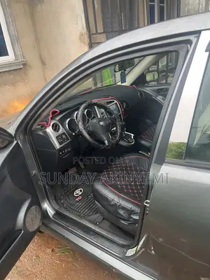 Toyota Matrix XR Hatchback FWD (1.8L 4cyl 4A) 2006 Gray