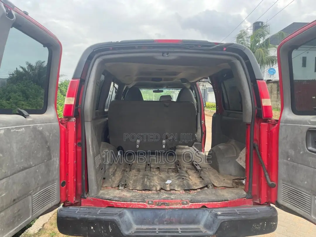 Chevrolet 3500 2011 Red