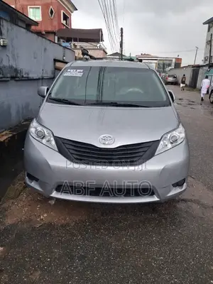 Toyota Sienna 2011 Gray