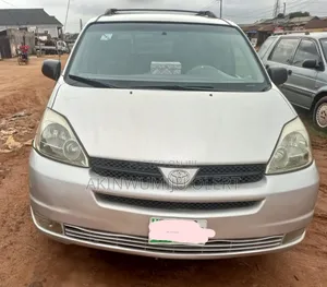 Toyota Sienna XLE 2005 Silver
