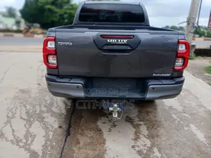 Toyota Hilux 2023 Gray