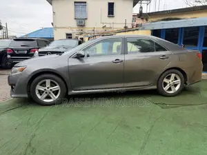 Toyota Camry SE 4dr Sedan (2.5L 4cyl 6A) 2014 Gray