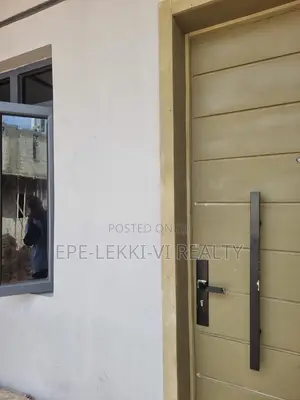 3bdrm Block of Flats in Lekki for rent