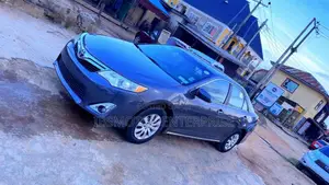 Toyota Camry LE 4dr Sedan (2.5L 4cyl 6A) 2012 Gray