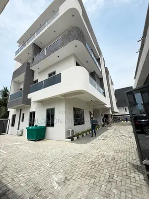 3bdrm Apartment in Lekki Phase 1 for sale