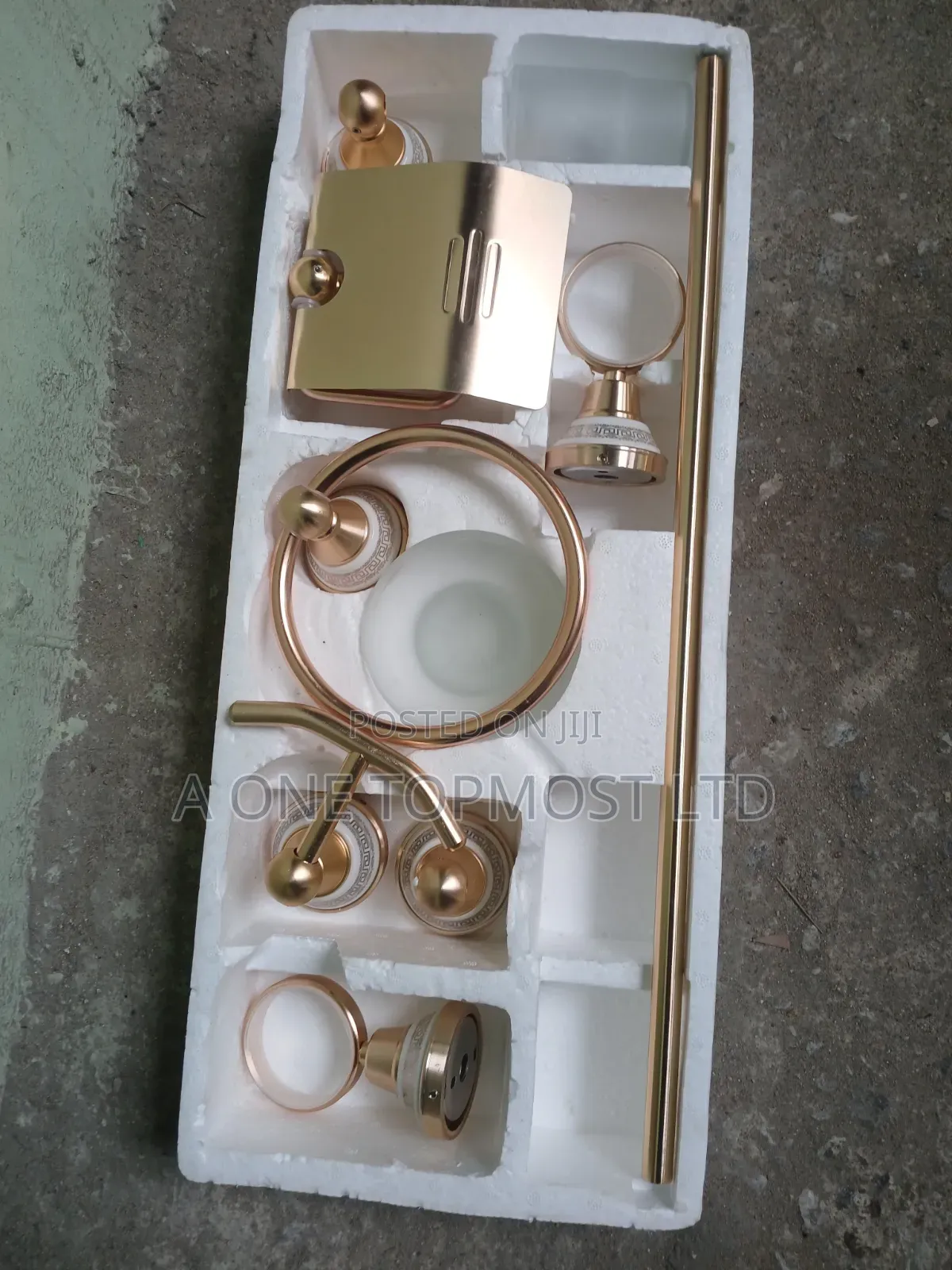 Gold Bathroom Complete Accessories