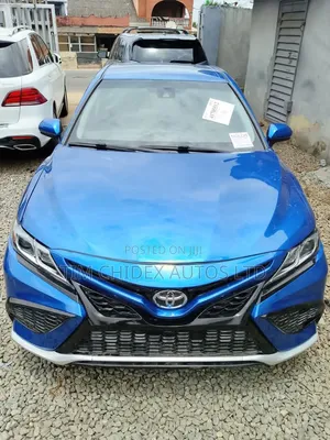 Toyota Camry SE FWD 2020 Blue