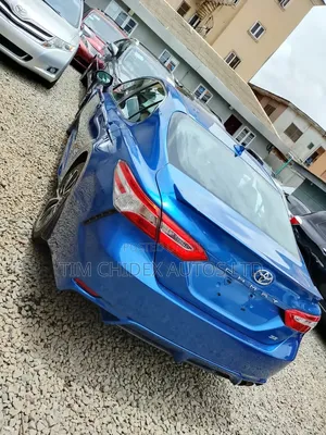Toyota Camry SE FWD 2020 Blue