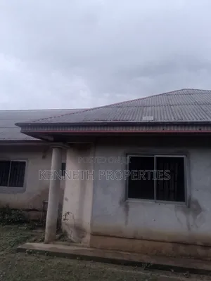 5bdrm Bungalow in Uyo for sale