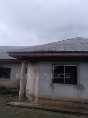 5bdrm Bungalow in Uyo for sale